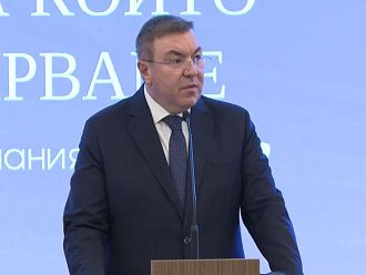 Проф. Ангелов: Средствата за заплати на младите лекари ще са целеви, а не през КП