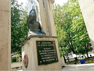 Спомняме си за всички лекари и сестри, загинали по време на служба