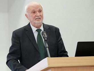Проф. Стоян Владимиров издаде историята на Пловдивския стоматологичен факултет