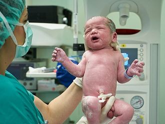 БАПЗГ с поздравителен адрес към акушерките: Вие сте добрите орисници