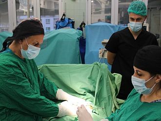 Лекари от УМБАЛ Бургас върнаха надеждата на млада жена за майчинство