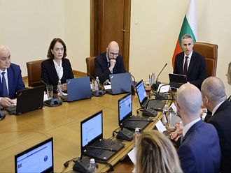 МС предложи по-дълъг срок за удължителния бюджет и одобри средства за трансфери към НЗОК