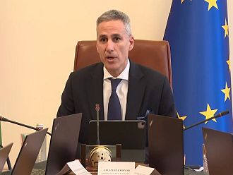 Премиерът поиска от МЗ бързо решение на проблема с купуването на лекарства от болниците