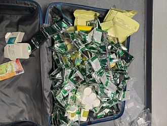 42 вида лекарства иззеха митнически служители от пътници, пристигащи от Индия