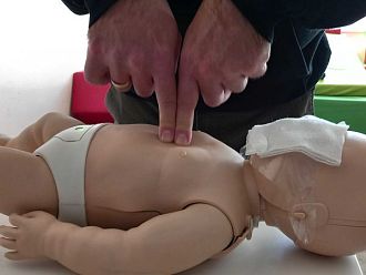 Безплатен курс за родители по първа помощ за бебета и деца