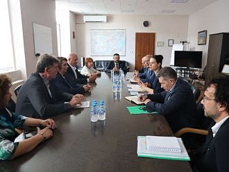 Министърът: Финансовата дисциплина не означава съкращения и неизплащане на извънреден труд