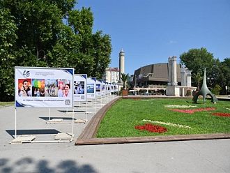 Фотоизложба за 65-ата годишнина на МУ – Варна е открита в Морската градина