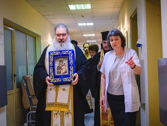 Чудотворна икона бе донесена в Клиниката по детска онкохематология на УМБАЛ „Св. Марина“ – Варна