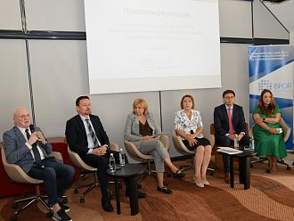 Експерти: Ако МЗ не може да се справи с една процедура за застраховки, как ще се справи с над 6000 за лекарства