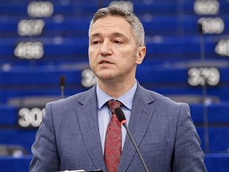 Вигенин: Необходими са общоевропейски решения за по-добри условия на труд на медицинските сестри