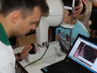 Лекари от „Александровска“ имплантираха изкуствен ирис на дете