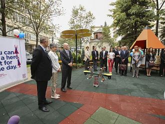 “Пирогов” с нова детска площадка в двора на болницата