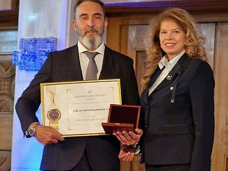 Лекарят на годината 2026 проф. Калоян Давидов: Медицината не е спринтова дистанция и не е солово изпълнение