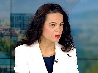 Ивкова: Закъснялото включване на трети щам в противогрипните ваксини е забавило производството им