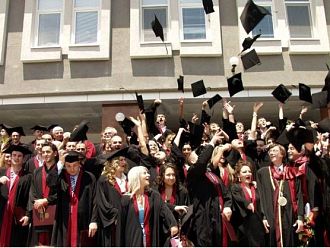 Завършва 42-ри випуск лекари по дентална медицина МУ - Пловдив