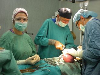 10-килограмов тумор извадиха лекари от КОЦ – Пловдив от 61-годишна жена