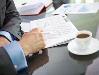 Из пресата: Прегледи за бедни неосигурени, кредити за болници, кражба на онколекарства