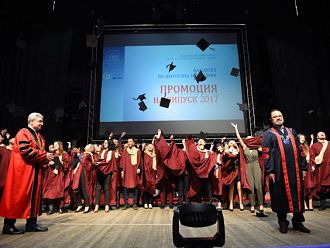 66 млади лекари по дентална медицина се дипломираха в МУ-Варна