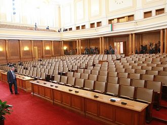 Прецедент: Парламентът прие единодушно промени в ЗЛЗ, предложени от опозицията