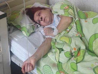 Битата в „Пирогов” медсестра е в тежко състояние със сериозна фрактура