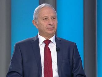 Проф. Петров намекнал за оставка още като шеф на ВМА, служебният премиер го разубедил