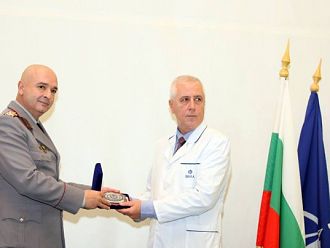 Наградиха проф. Николай Петров по повод 126-годишнината на ВМА