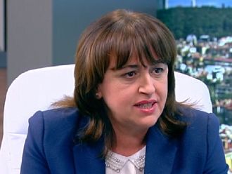 Бавят лечението на тежко болно дете заради липсващ е-мейл