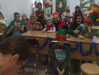 Дядо Коледа раздаде подаръци на малките пациенти в МБАЛ – Смолян