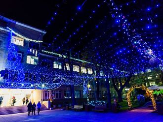 Най-красивата коледна украса в морската столица е на Медицинския университет