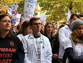 Лекарите в Полша протестират заради драстично увеличено работно време