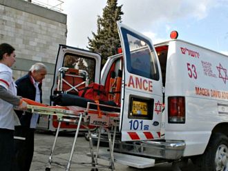 Мъж със забит в сърцето нож спасен благодарение на организацията на израелската Спешна помощ