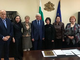 МЗ разработва правила за формиране заплатите в държавните болници