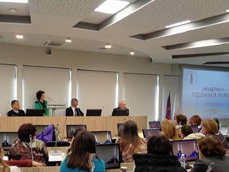 Акушерката в България е рядък и изчезващ вид, напомниха от съсловието