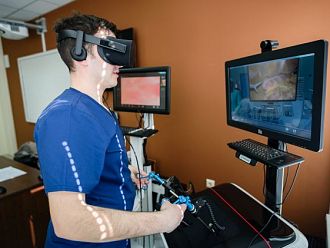 3D очила за виртуална реалност допълват обучението по хирургия в МУ-Варна