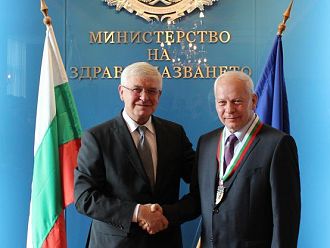 Удостоиха доц. Божидар Финков със златен почетен Знак на Министерството на здравеопазването