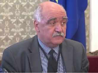 Проф. Плочев на кръстосан разпит пред депутатите от здравната комисия