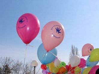 Десетки балони полетяха в знак на солидарност с хората с редки болести