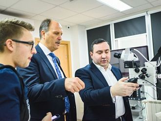 Водещи специалисти от Варна и Аахен ще правят съвместно проучване за лазерите в пародонтологията