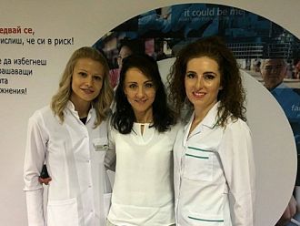 Специалисти от ВМА измерват безплатно кръвна захар