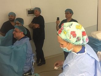 Уролози от Мексико, Венецуела и Уругвай наблюдаваха оперативна сесия в Хил клиник