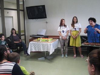 С работилница за великденски яйца и концерт посрещат празника в Детска хирургия на УМБАЛ „Свети Георги“