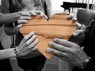 Лекари дариха средства в помощ на майка с онкологично заболяване