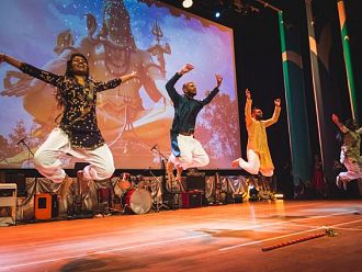 Грандиозен спектакъл във Варна сътвориха студенти от медицинските университети