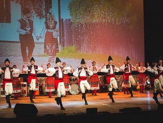 Грандиозен спектакъл във Варна сътвориха студенти от медицинските университети