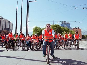 Над 200 души участваха във велопоход в София в подкрепа на хората с хемофилия