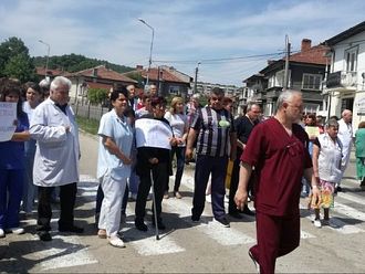 Медиците в Ловеч ще получат януарските си заплати