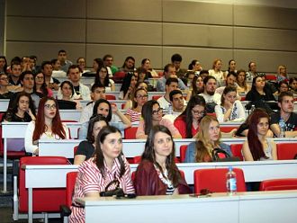 Студенти дискутираха инфекциозните болести в Пловдив