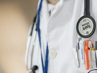 Здравни работници се включиха в мащабната стачка във Франция