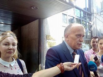 Проблем с трансплантациите на българи във Виена събра пациенти на протест пред МЗ