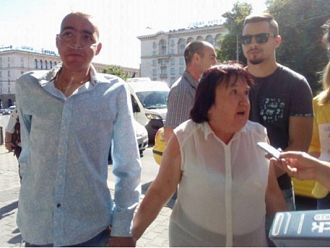 Проблем с трансплантациите на българи във Виена събра пациенти на протест пред МЗ